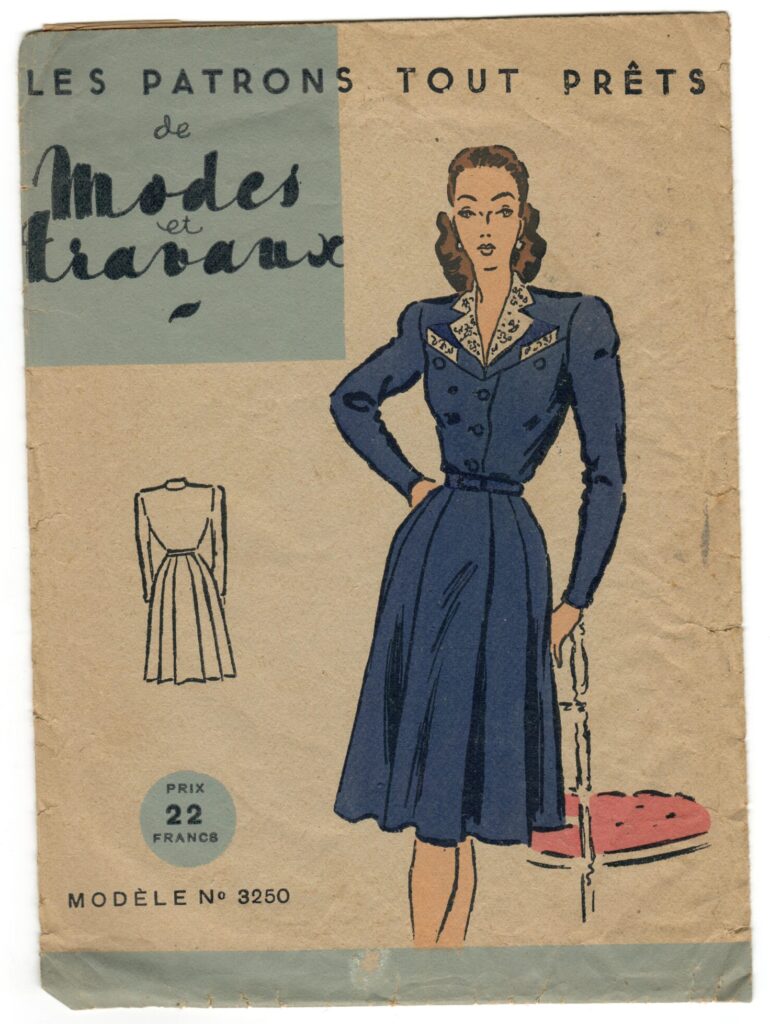 Front of a sewing pattern enveloppe by the french brand Modes et Travaux