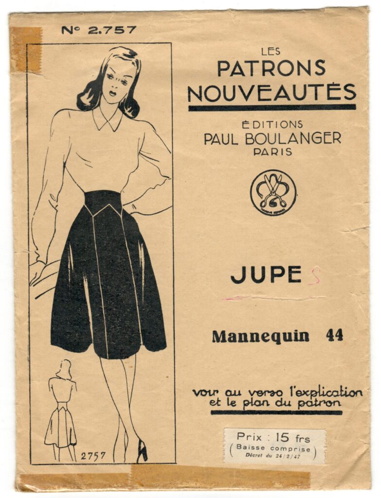 Front of a sewing pattern enveloppe by the french brand Les Patrons Nouveautés
