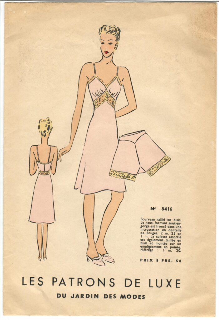 Front of a sewing pattern enveloppe by the french brand Les Patrons de Luxe